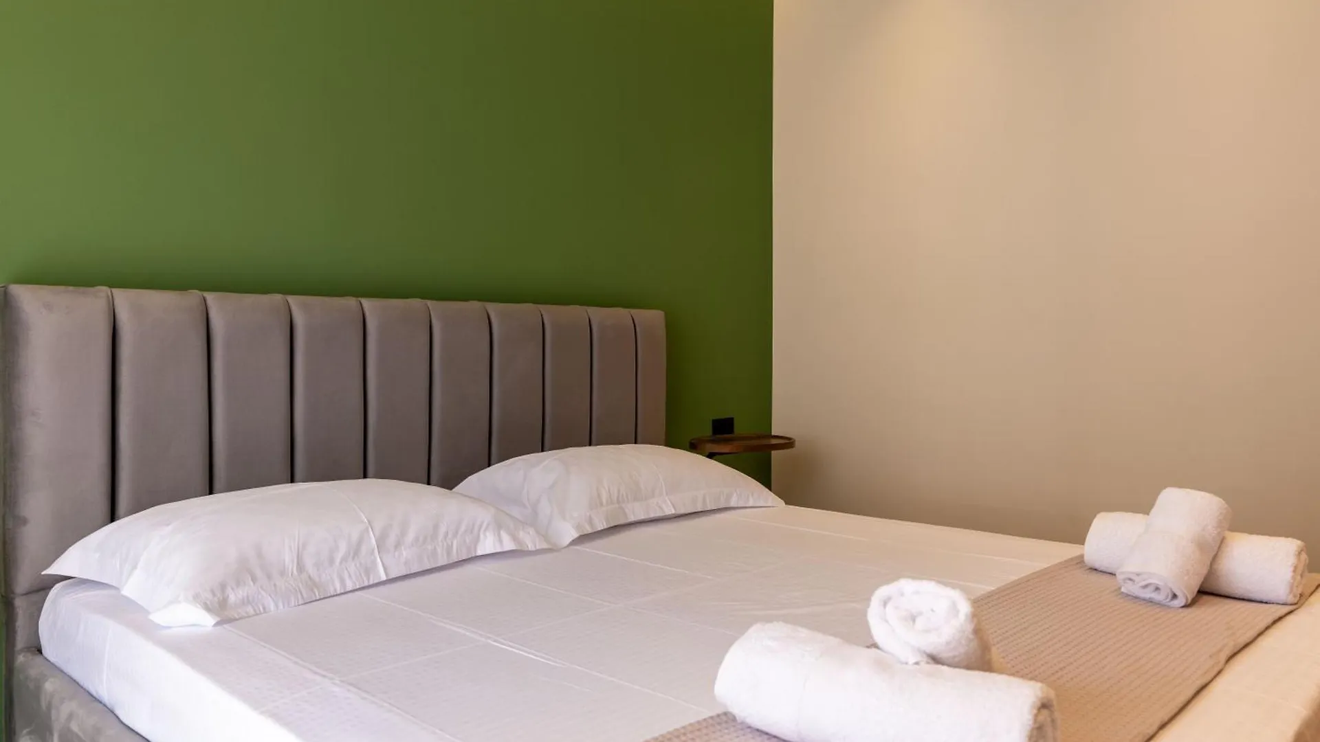 Meri'S Apartments 13 Sarande 0*,